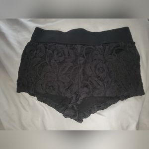 Lace black shorts. Junior size S.